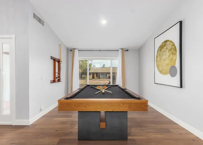 Corrine Family Oasis With Heated Pool & Putting Phoenix