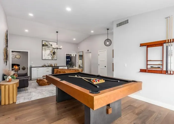 Corrine Family Oasis With Heated Pool & Putting Holiday home *