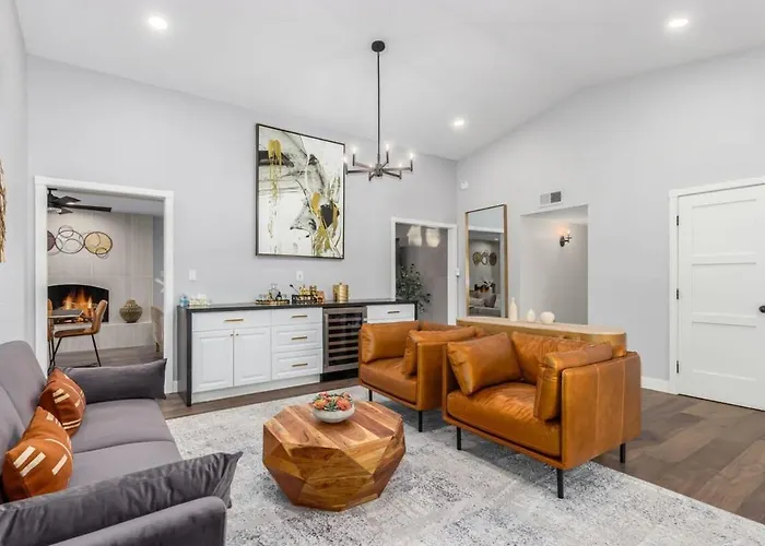 Corrine Family Oasis With Heated Pool & Putting * Phoenix