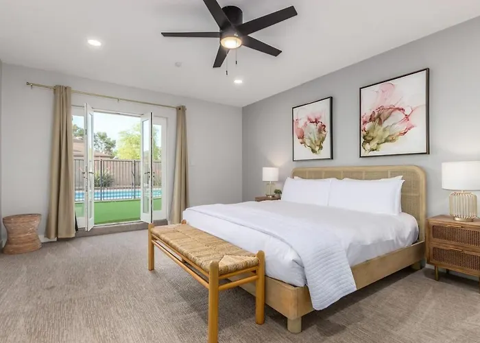 Corrine Family Oasis With Heated Pool & Putting Phoenix