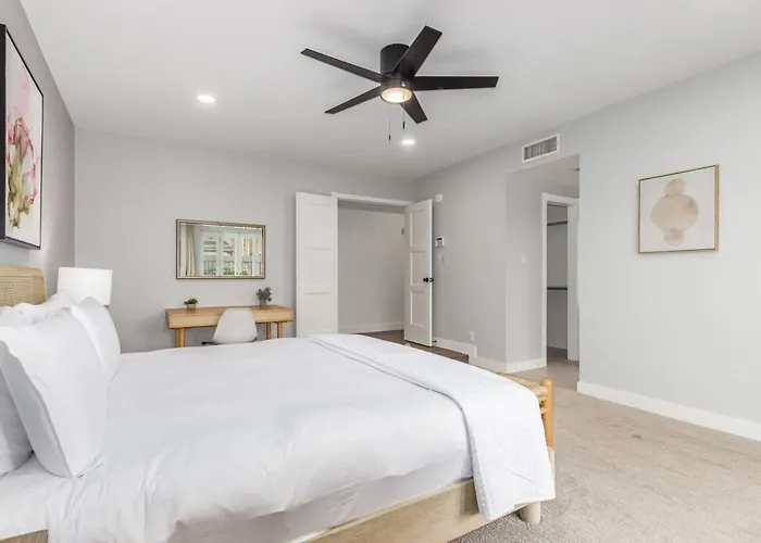 Corrine Family Oasis With Heated Pool & Putting