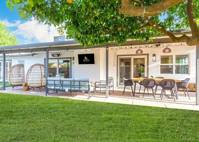 Corrine Family Oasis With Heated Pool & Putting Phoenix