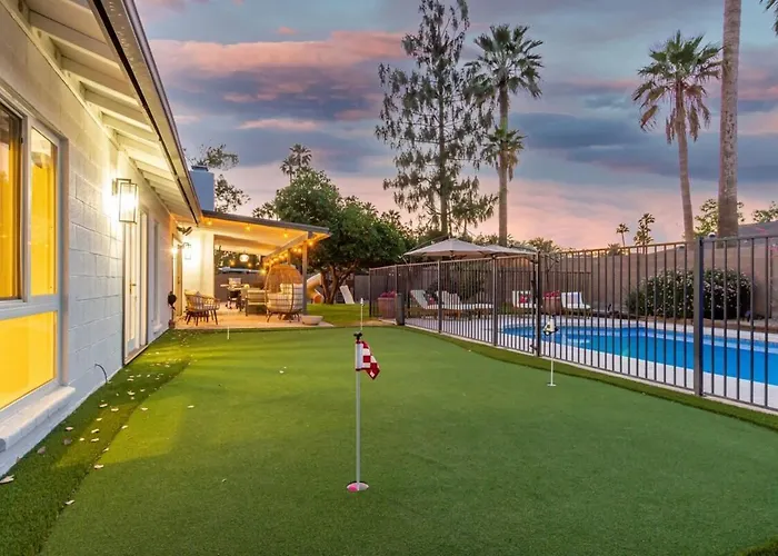 Corrine Family Oasis With Heated Pool & Putting * Phoenix