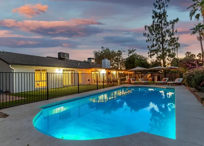 Corrine Family Oasis With Heated Pool & Putting Holiday home *