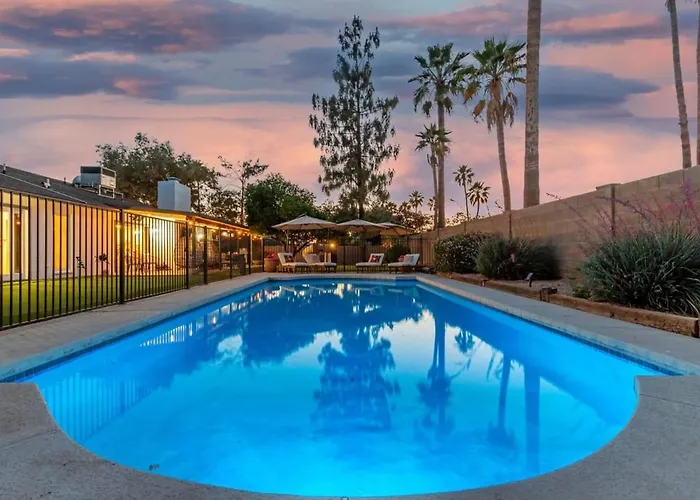 Corrine Family Oasis With Heated Pool & Putting Holiday home Phoenix