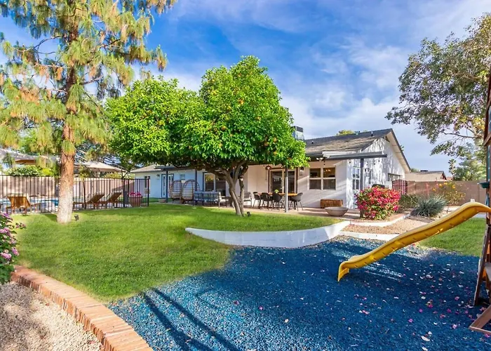 Corrine Family Oasis With Heated Pool & Putting Phoenix